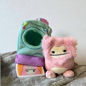 Brina the Bigfoot (SV Polaroid) Squishville Clip